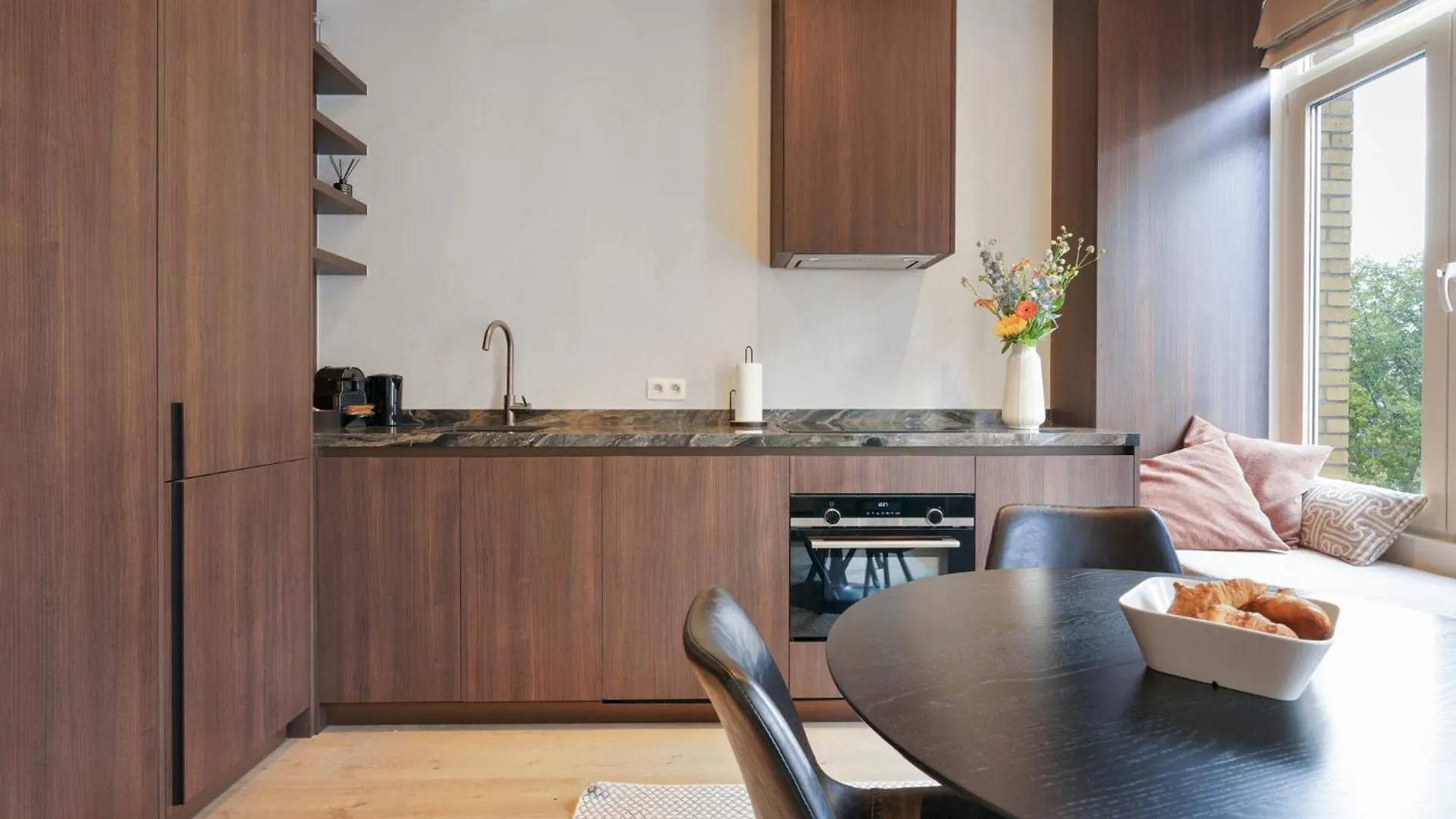 Classy Parkview Flat Antwerp